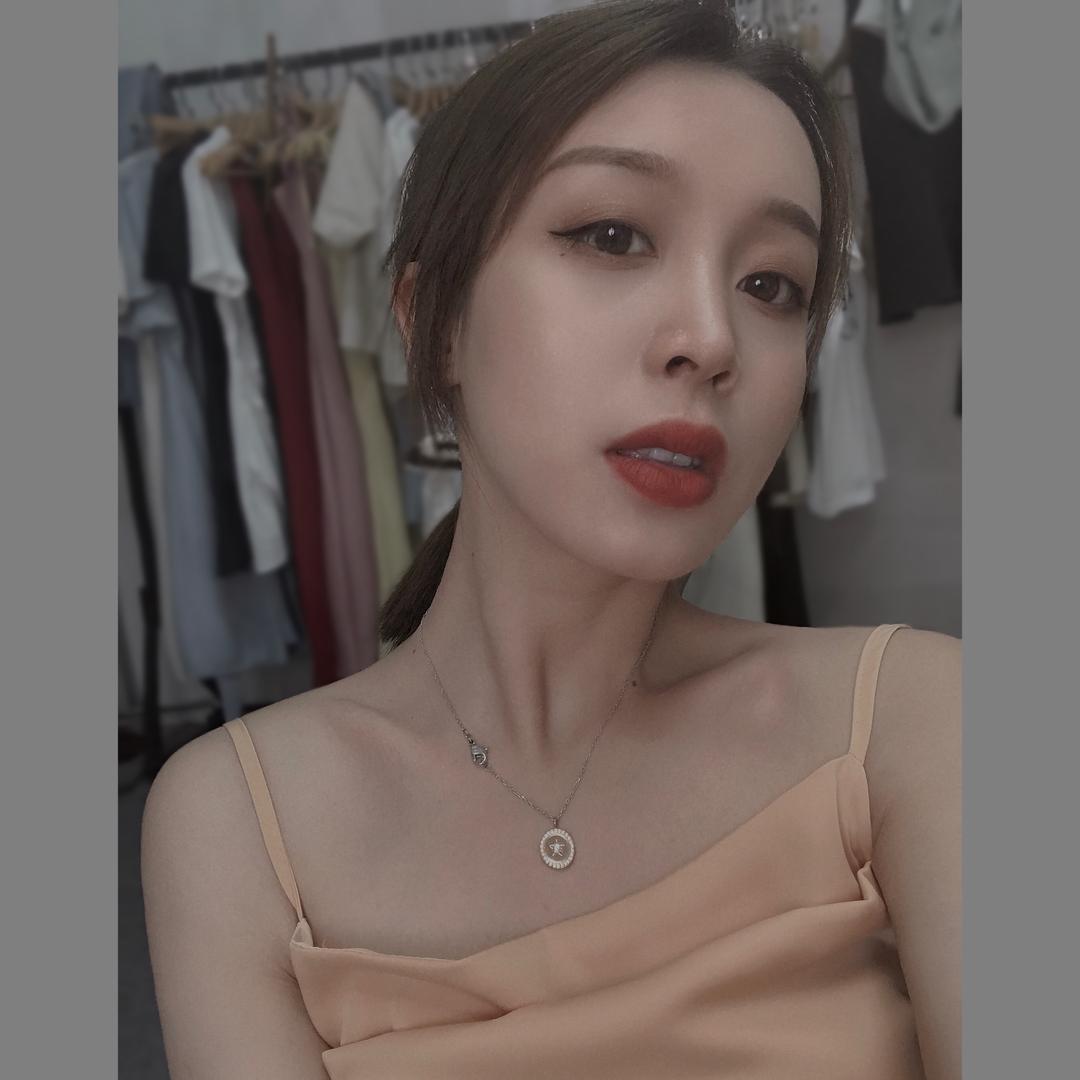 多金气质女装