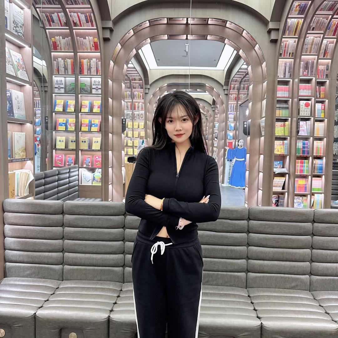 00后做美甲美睫的晓霞