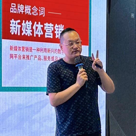 打工老板龙哥