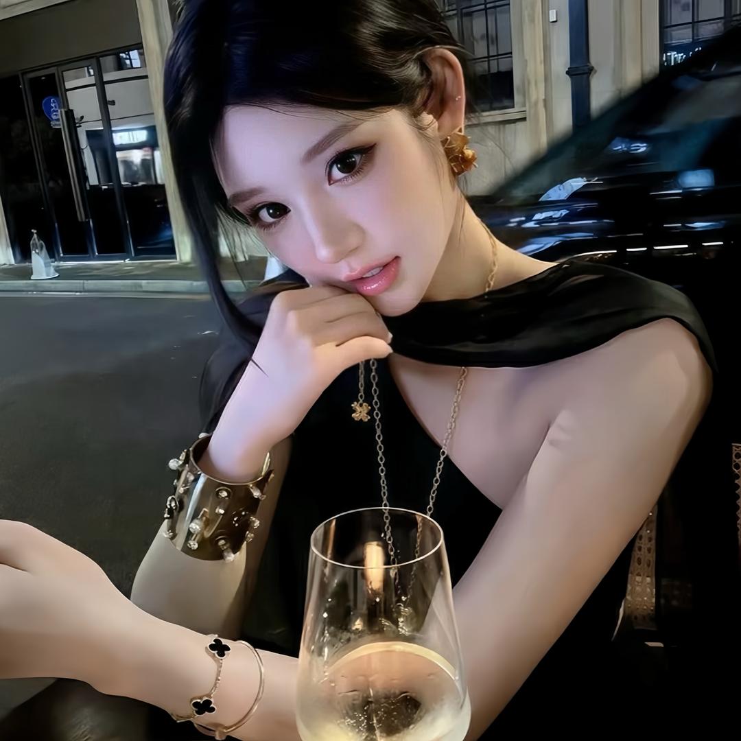 美艳小妈凌晨偷吃前夫贡品