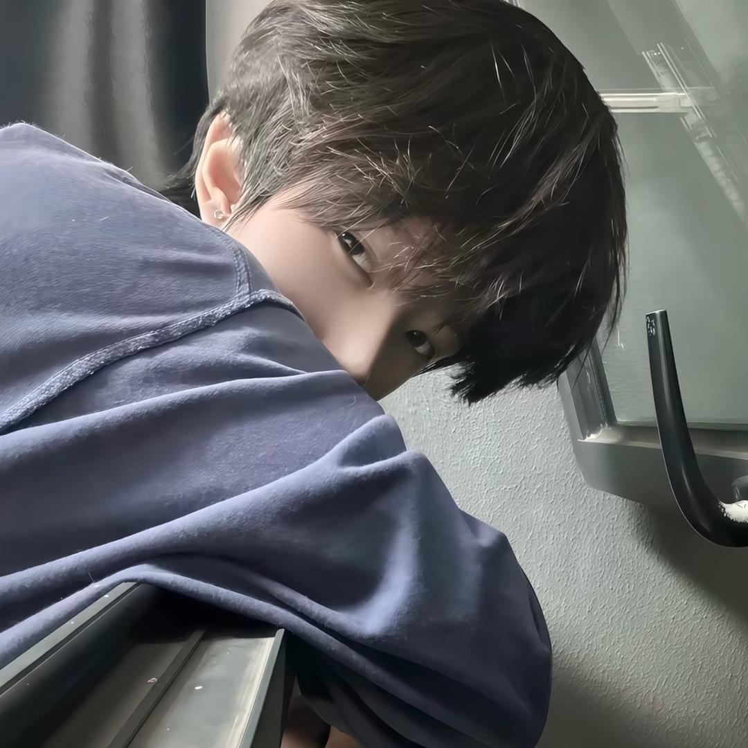 阿瑾.