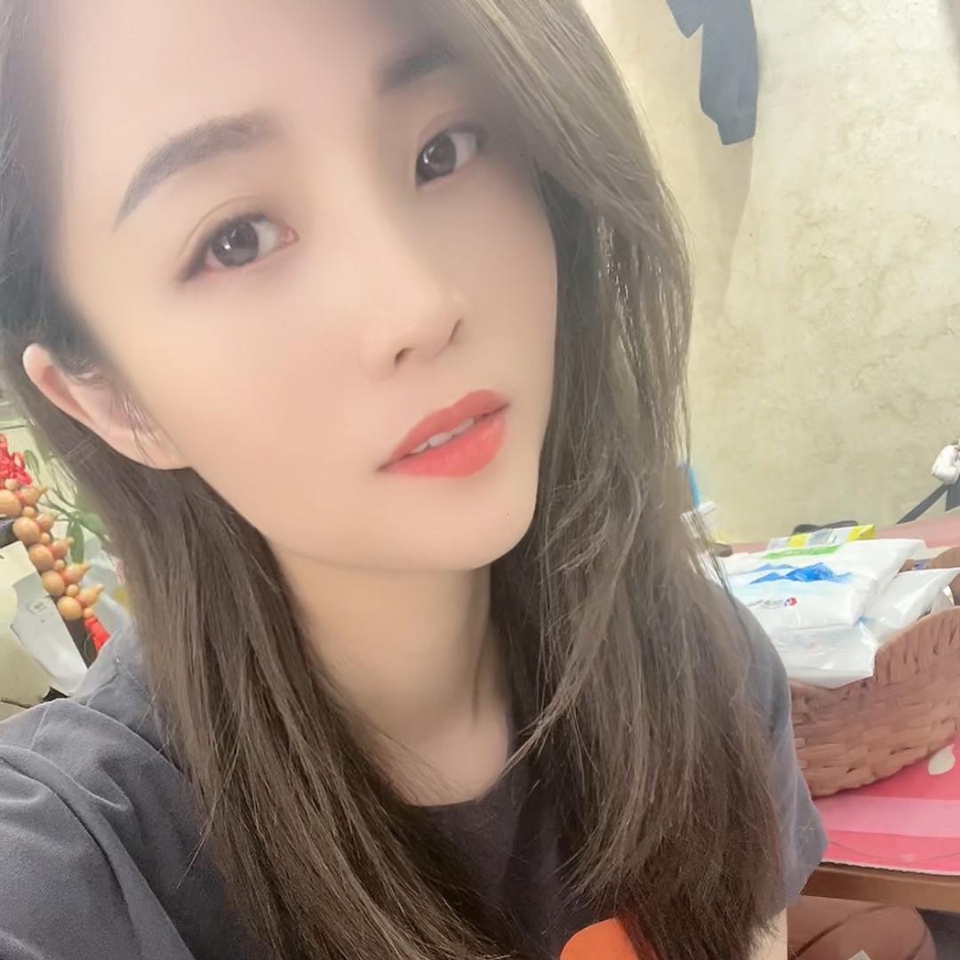 @潮品服饰 小岳岳