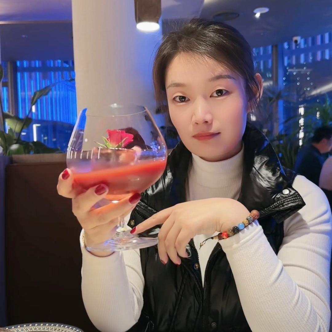 果果（带你吃喝玩乐）