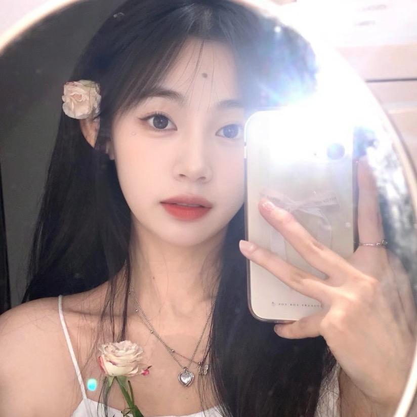 李白白.