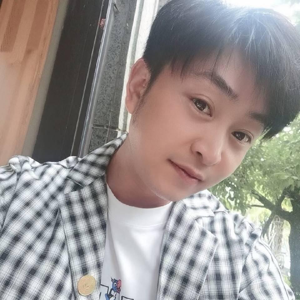 扬子造型锦园店店长阿森