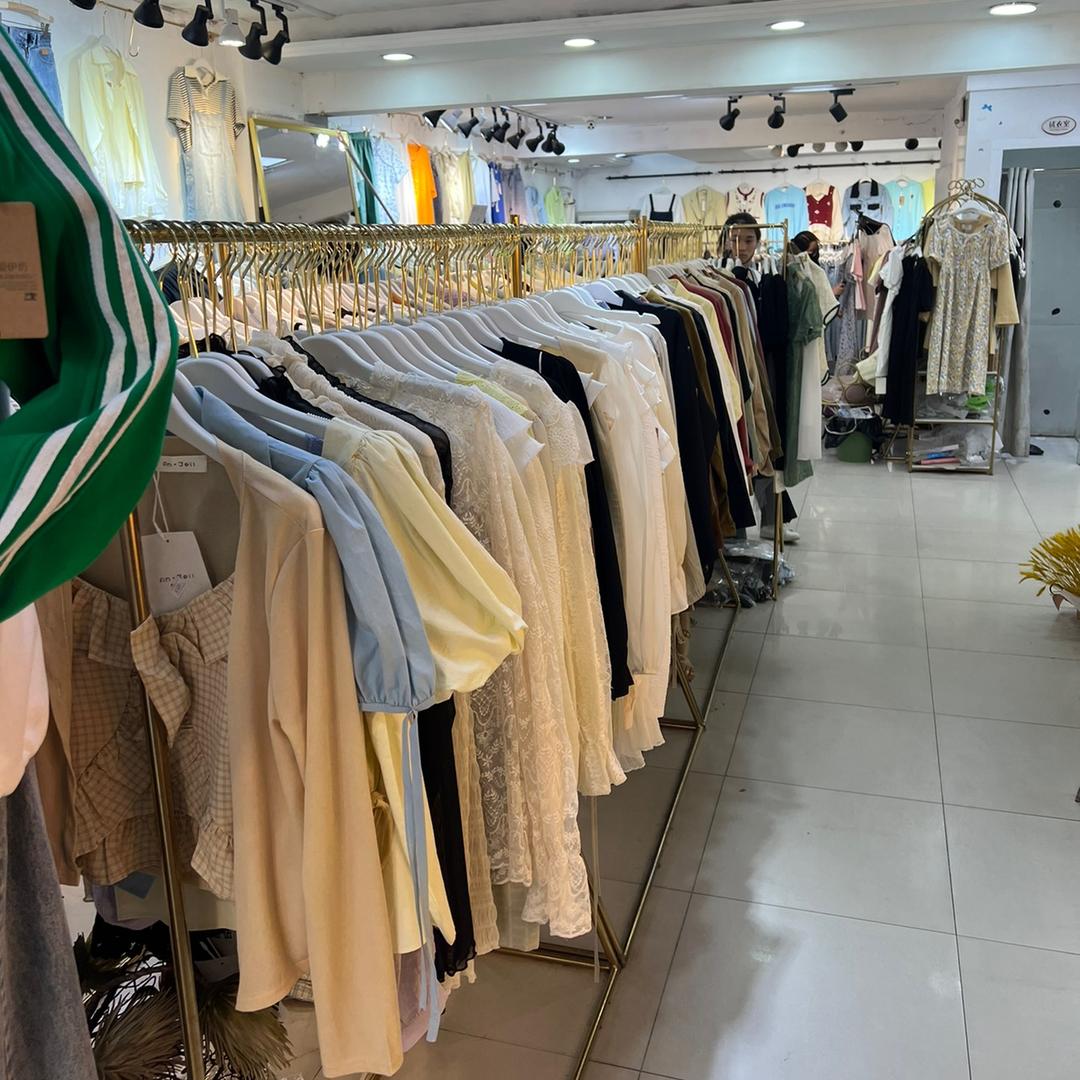 爱伊坊服装店小鱼女装