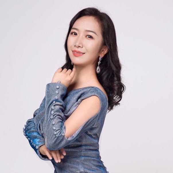 教钢琴的丽娜老师