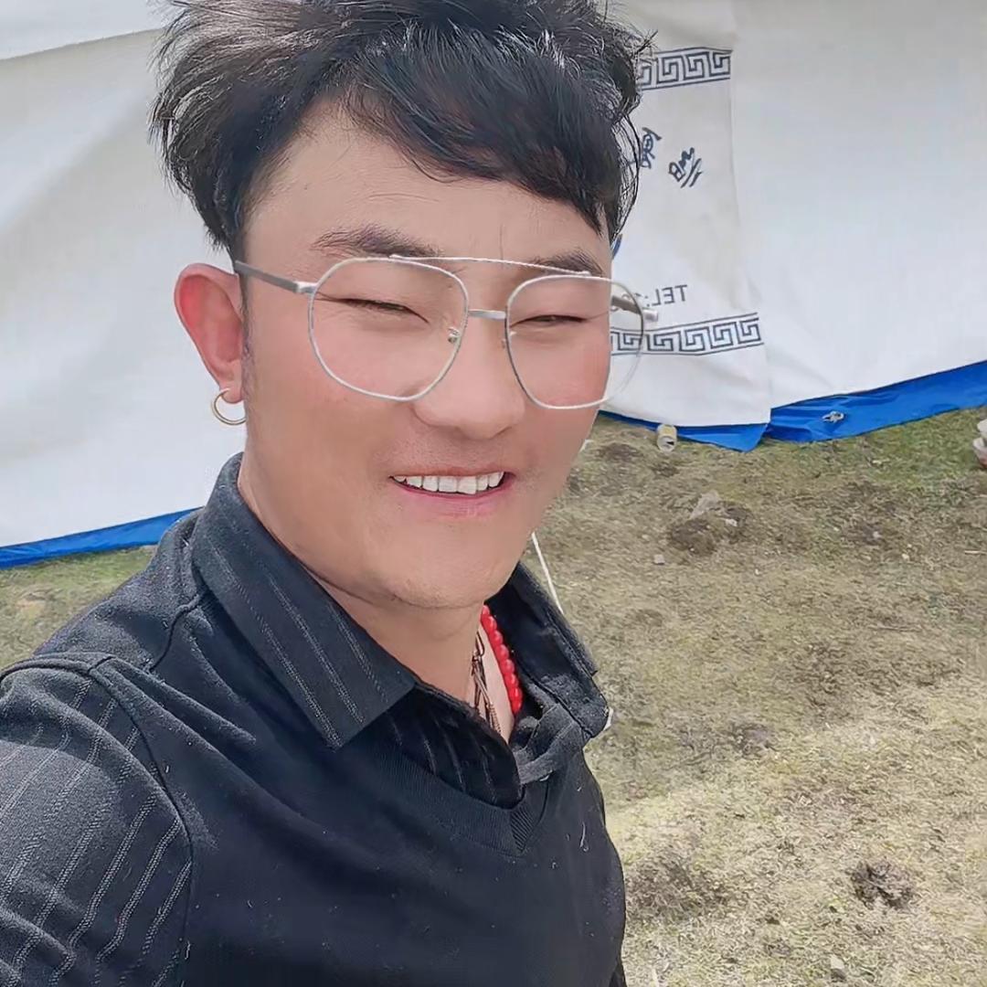 ༄༅༼ཁམས་༴ལྷ་ཕྲུག།།贡秋罗