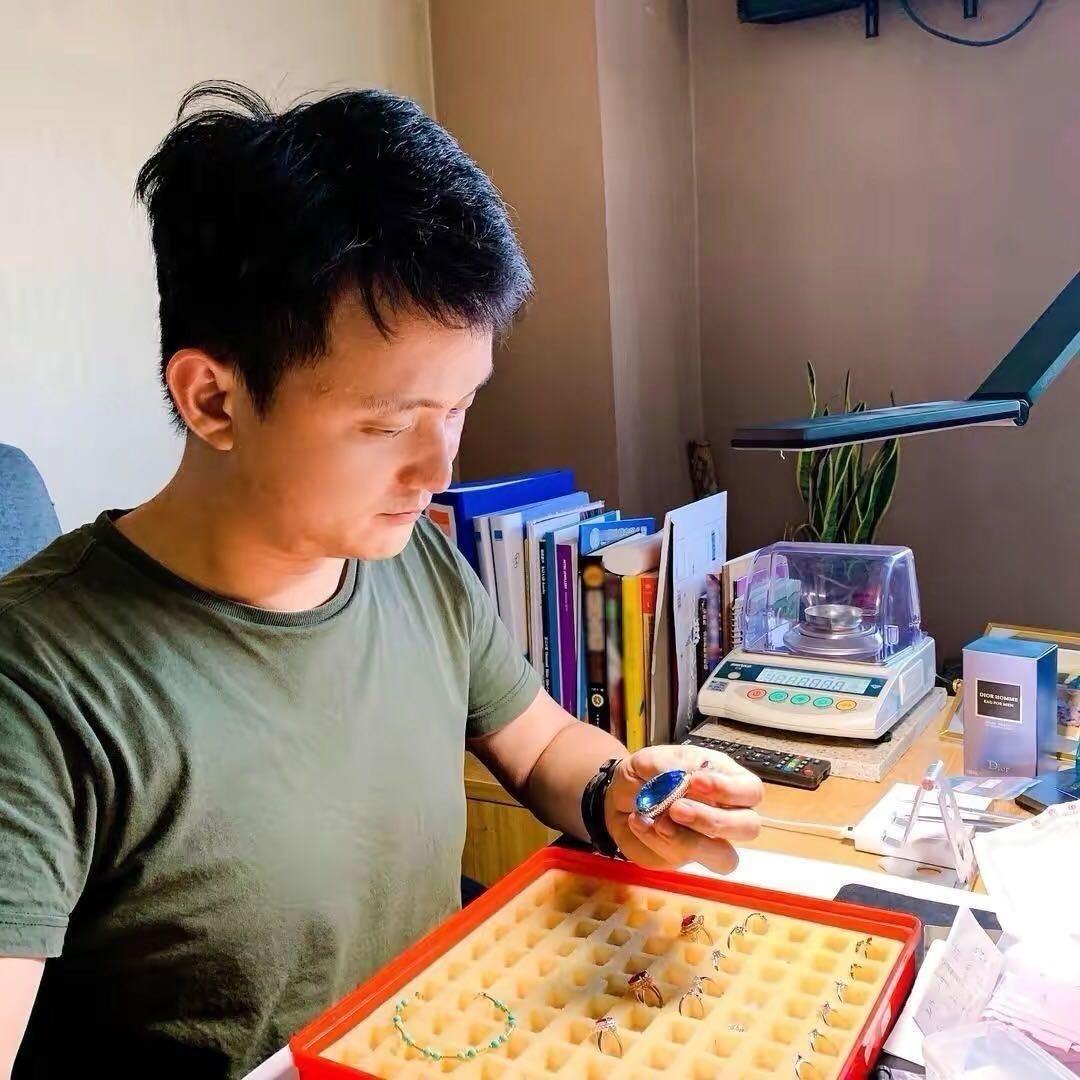 一只小强很倔强