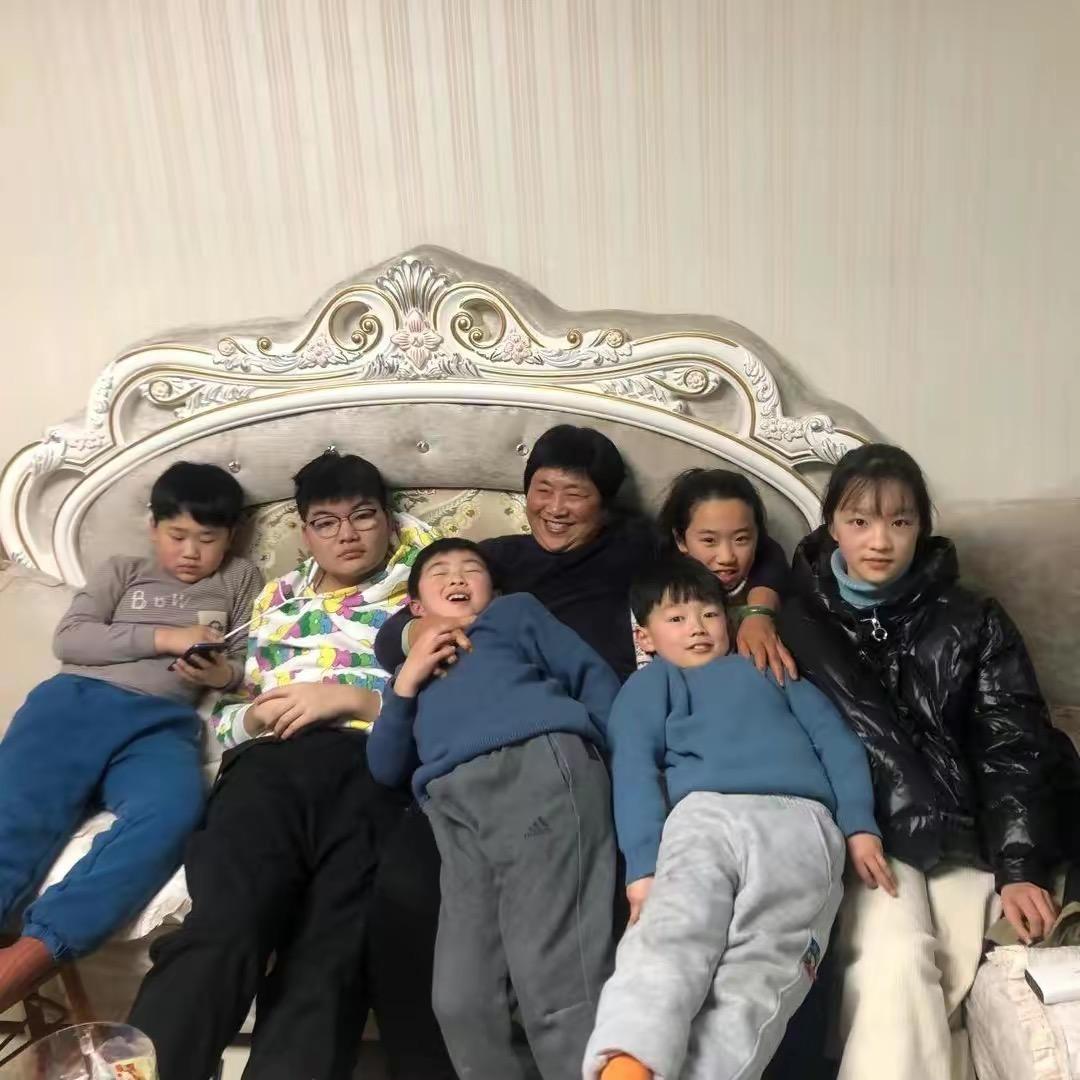 江口为浩成家具广场，为浩𢦓商务宾馆。