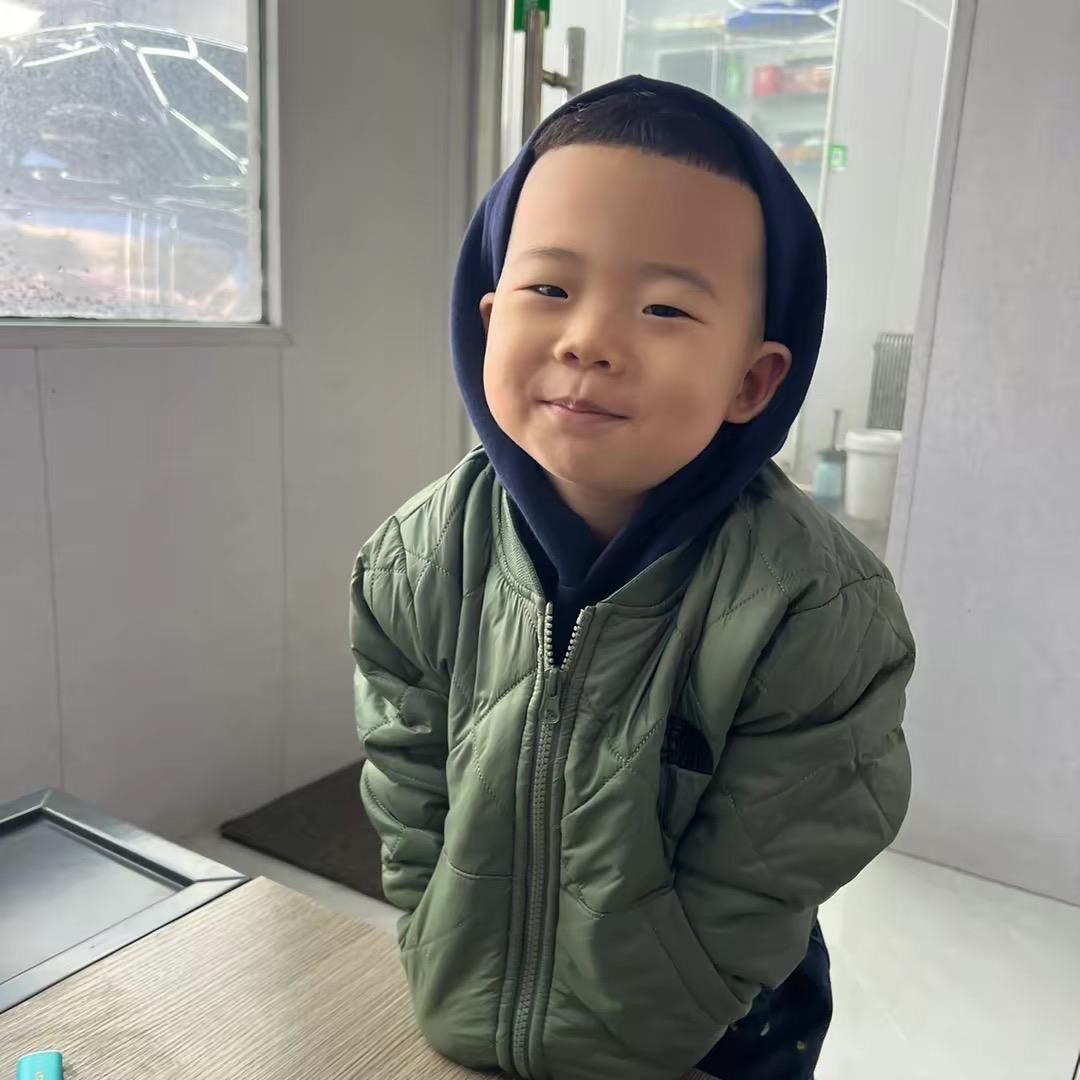 庄奕泽.