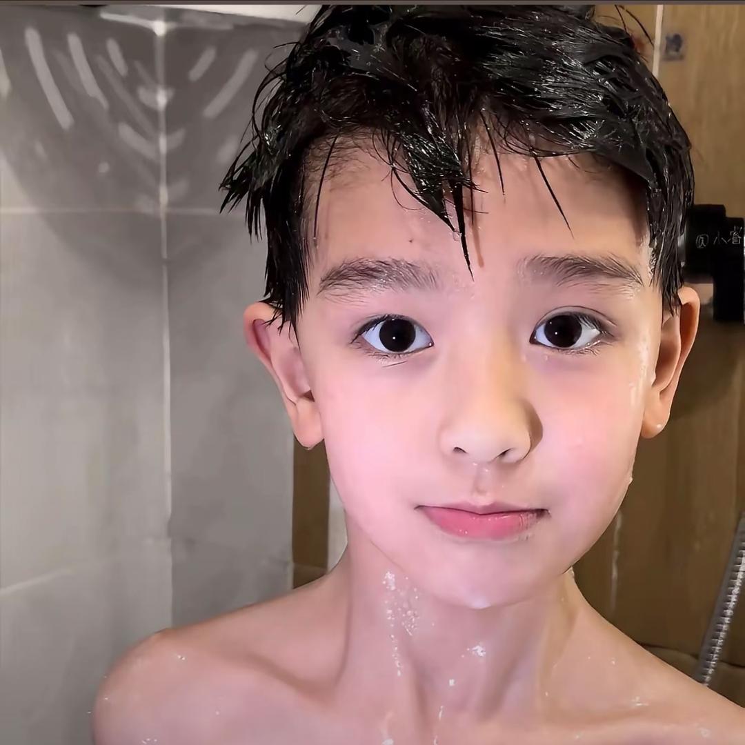 扶老爷爷闯红灯