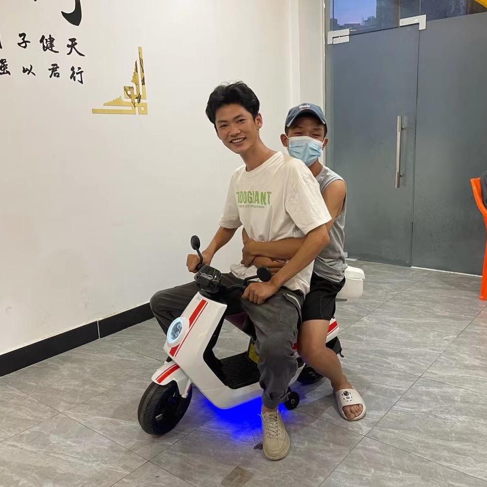 外卖小哥葛较瘦