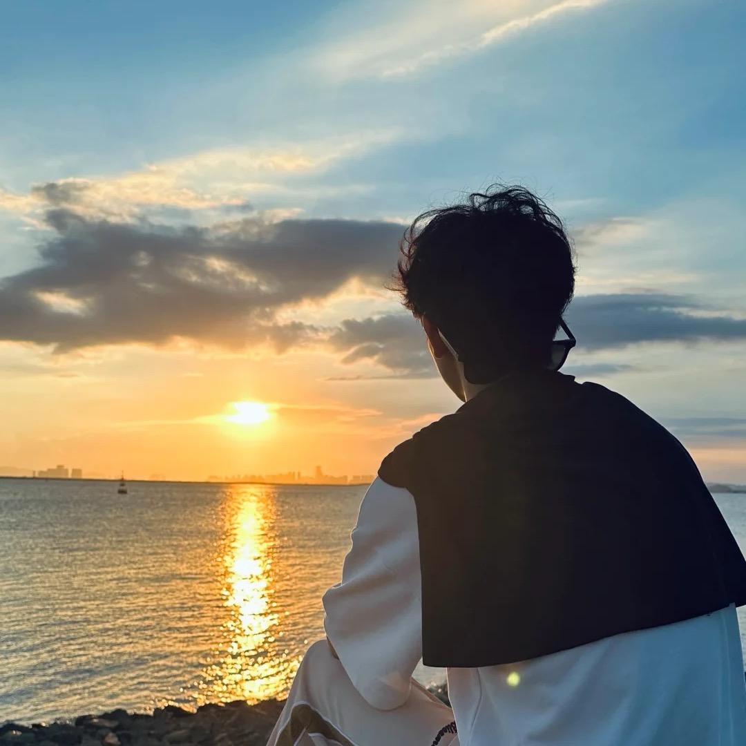 自带黑丝的男人