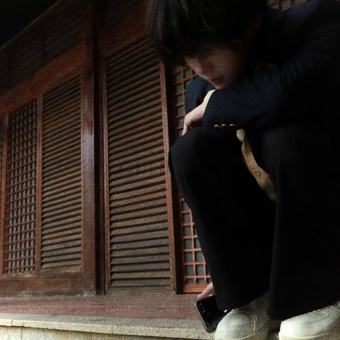 我们的世界不应该只剩彼此吗