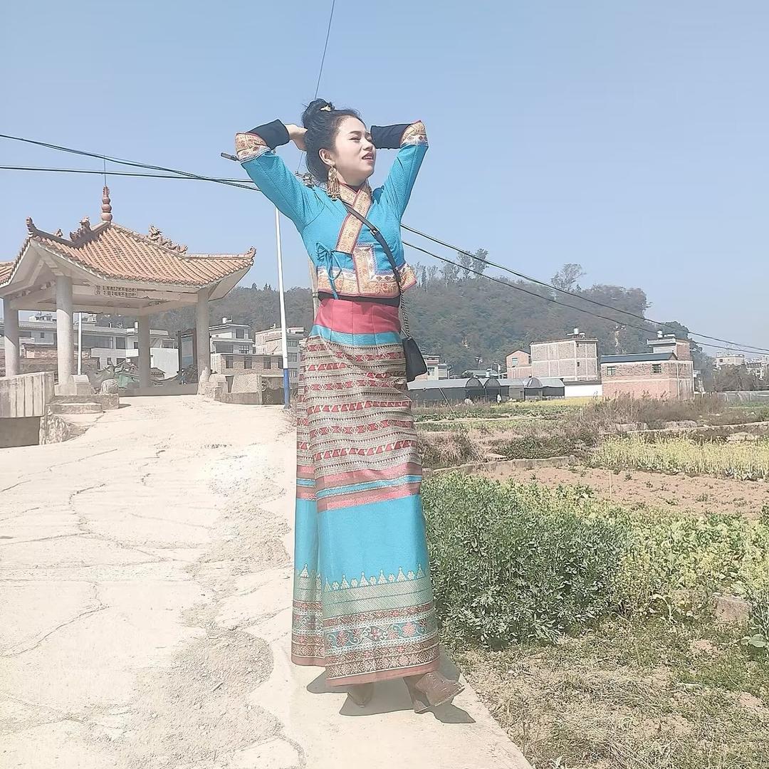 小女人、民族服饰