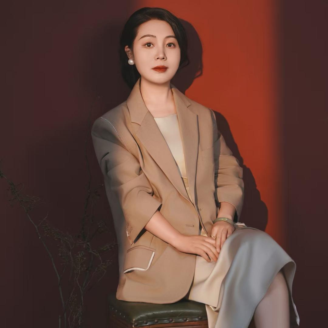 灵鼠逸云间
