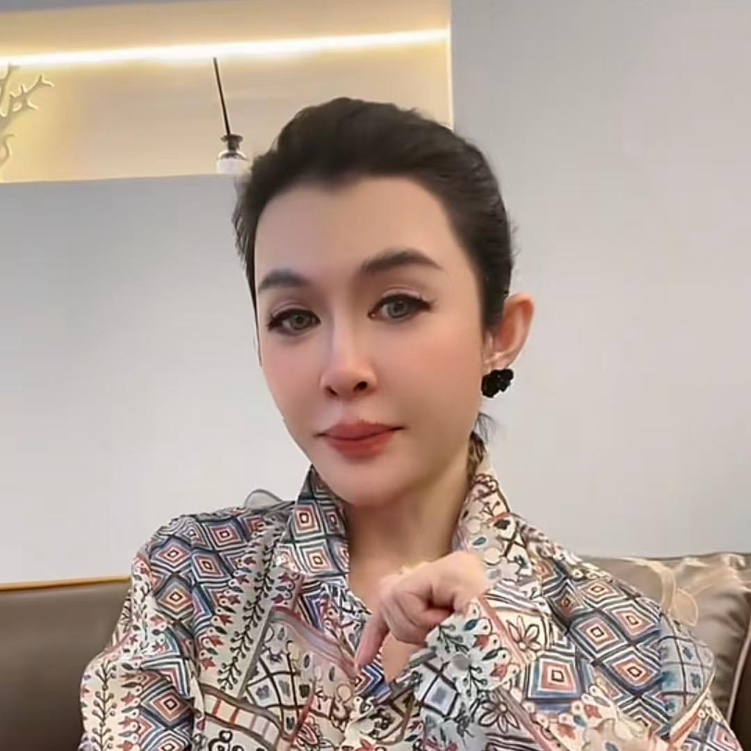 潘依绣(精致穿搭)