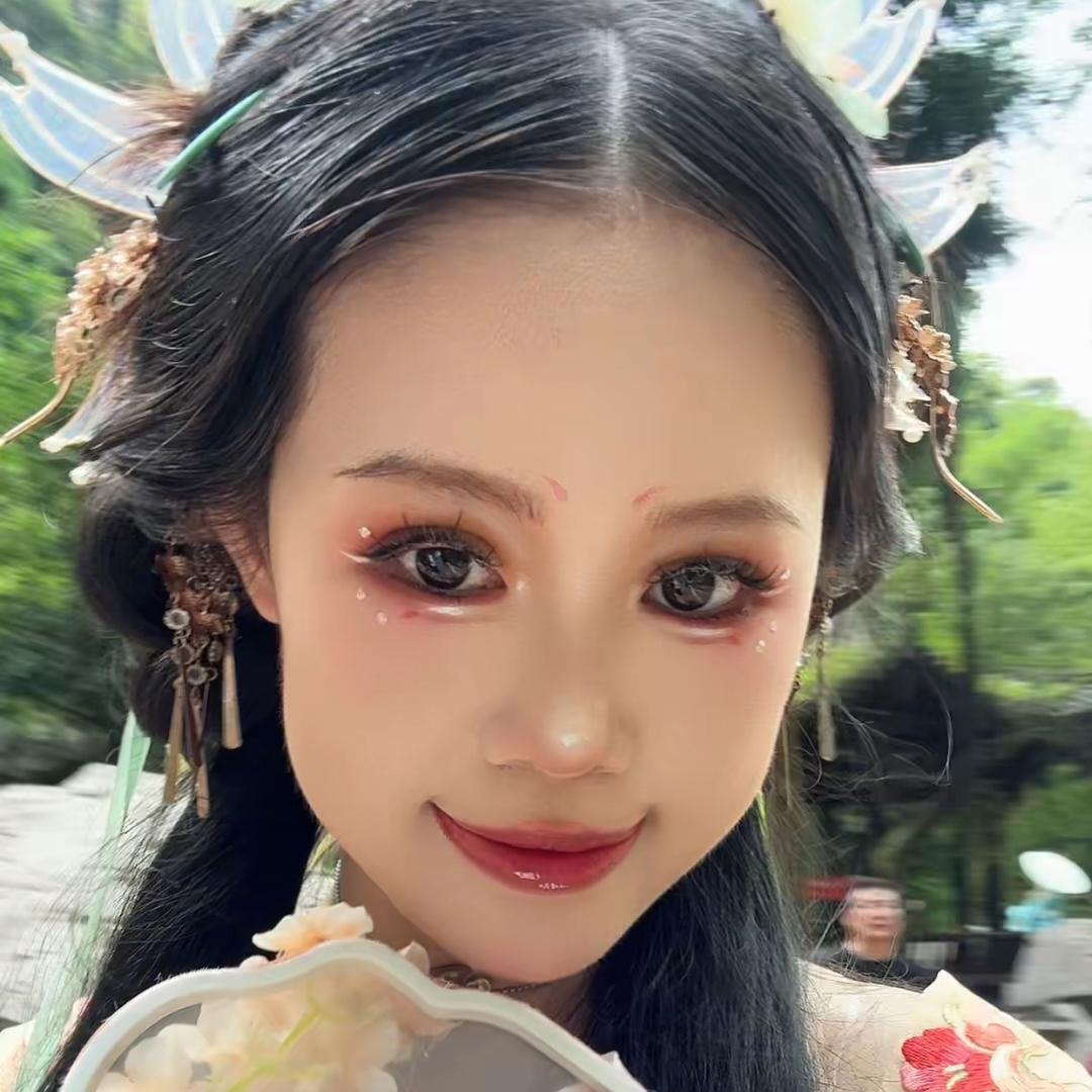 镰刀双眼皮