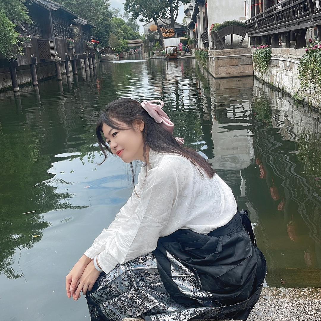 伶俐轻奢饰品