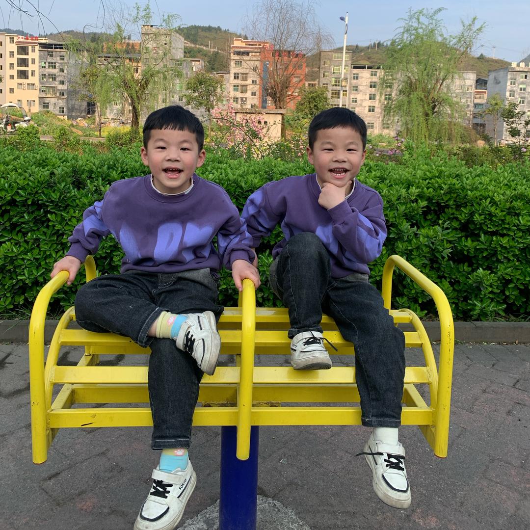 双胞胎陪读妈妈