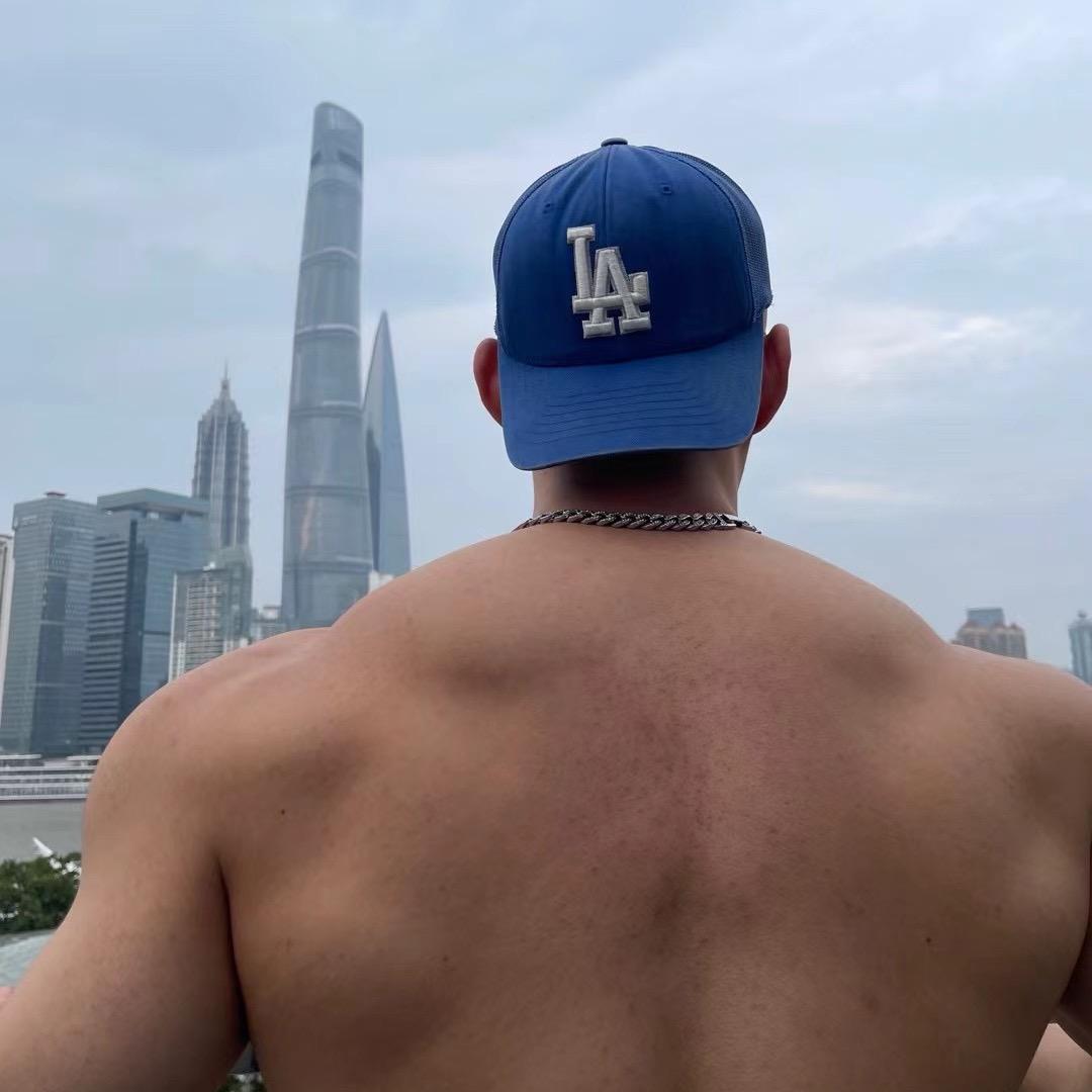 王佳隆