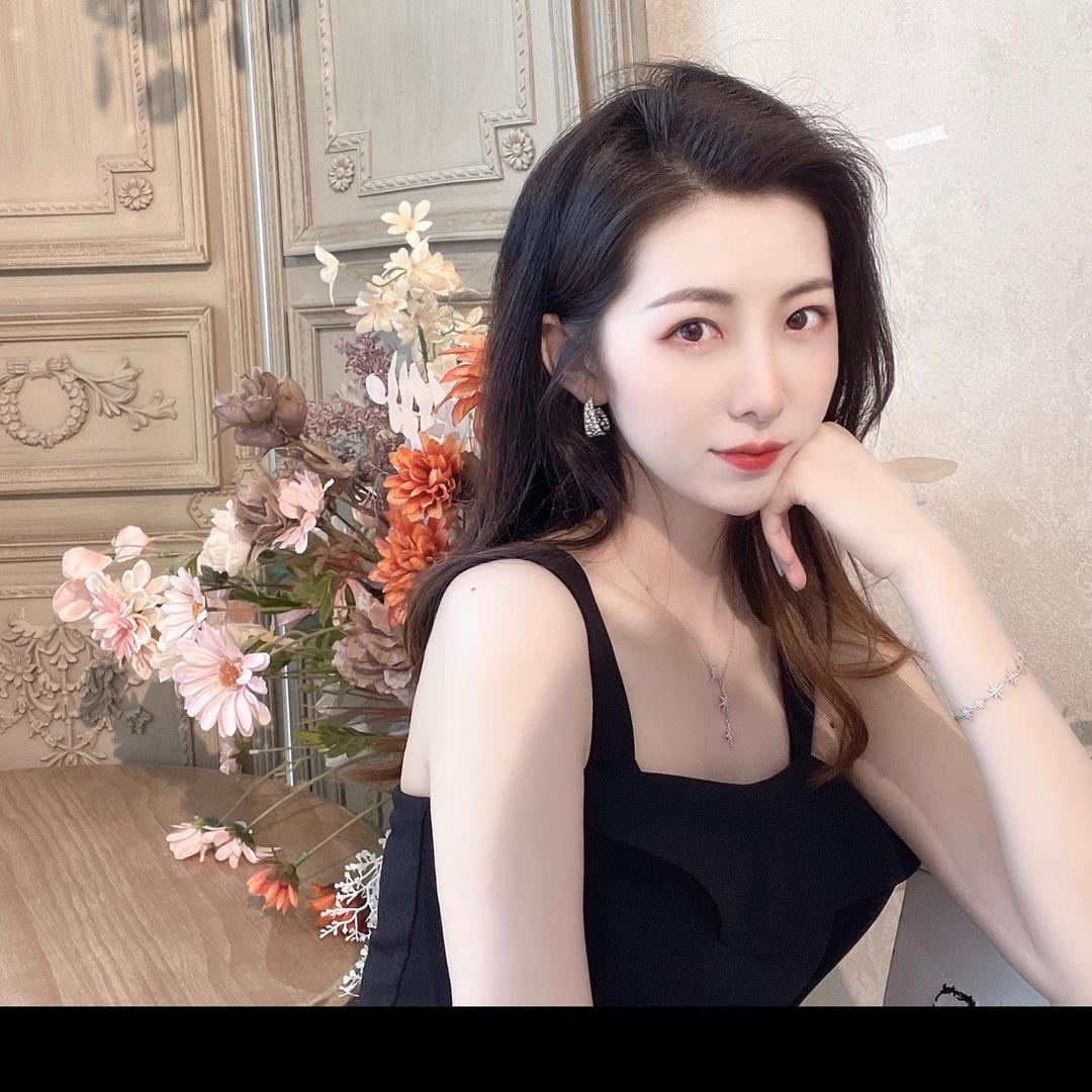 小白  ^