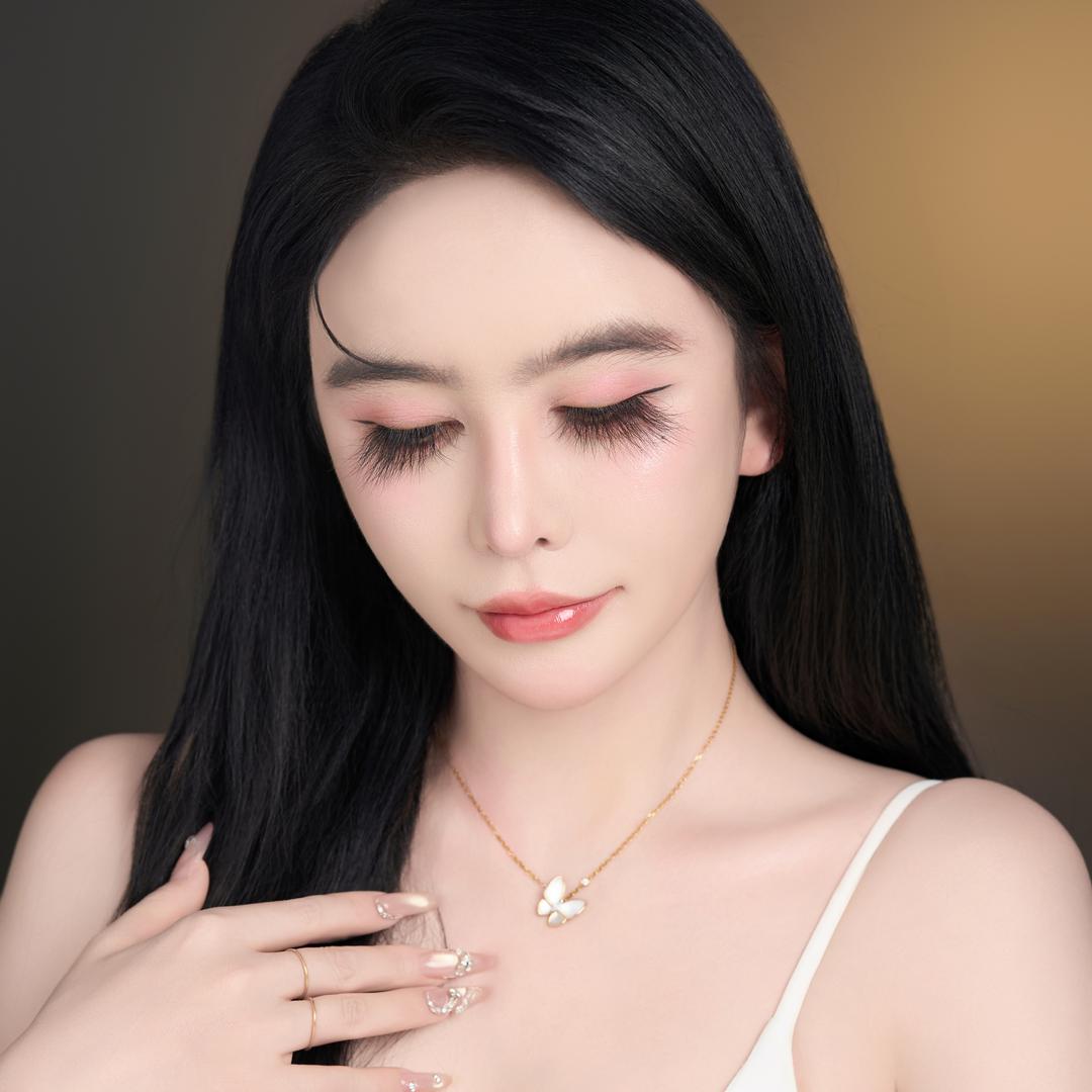 小满酱睫毛精华液休假中