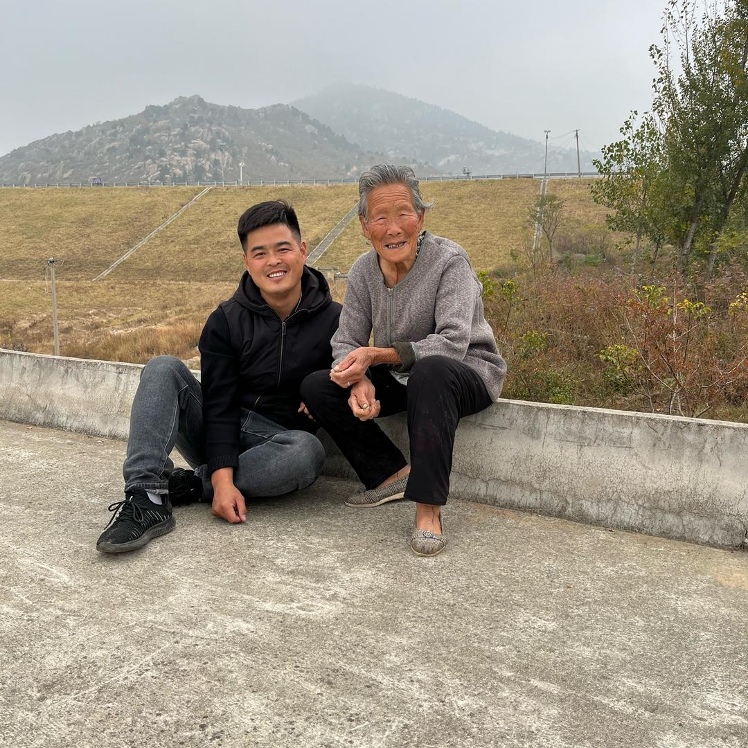 阿峰与奶奶生活