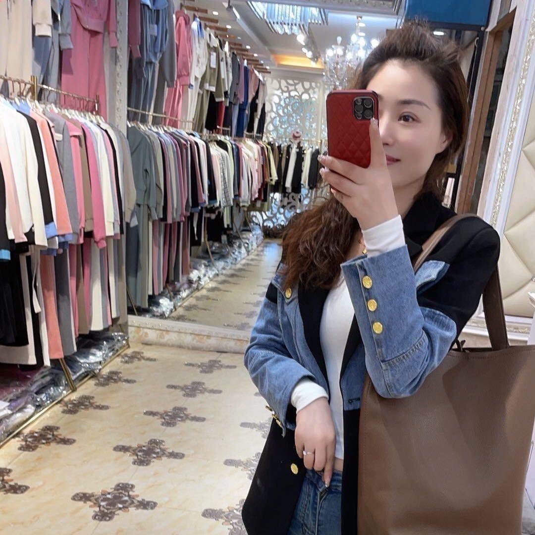 依见钟情服装店