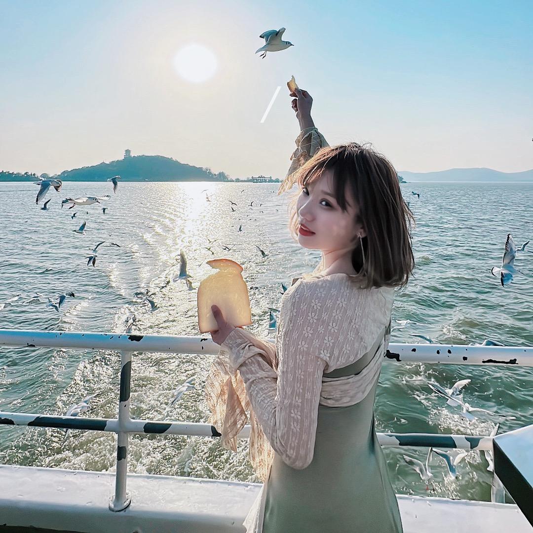 是小彩吖