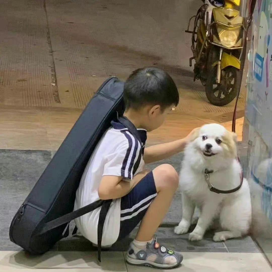 922