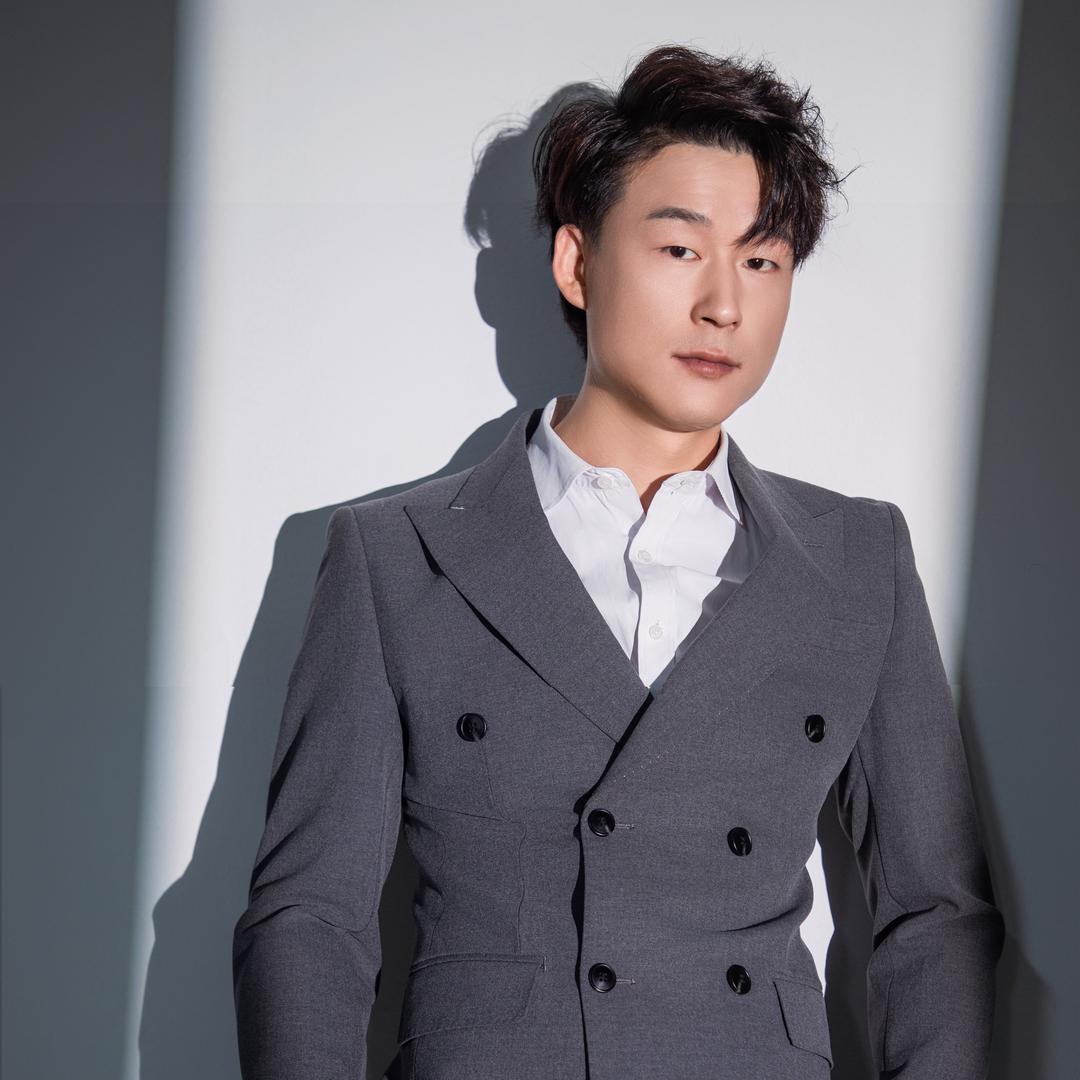 叁加壹烫染超市   总监  杨金