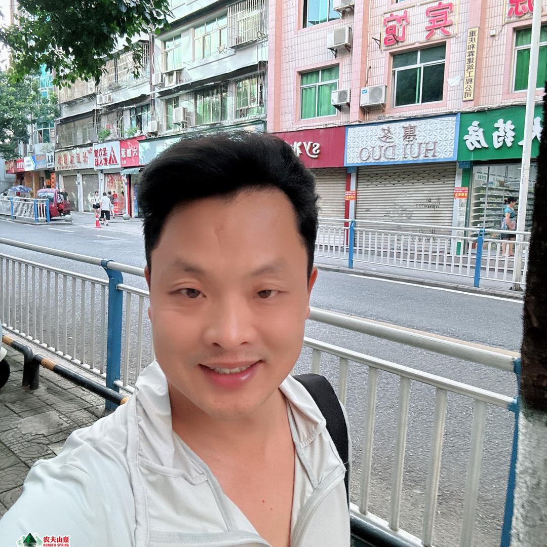 潼南农夫山泉松哥