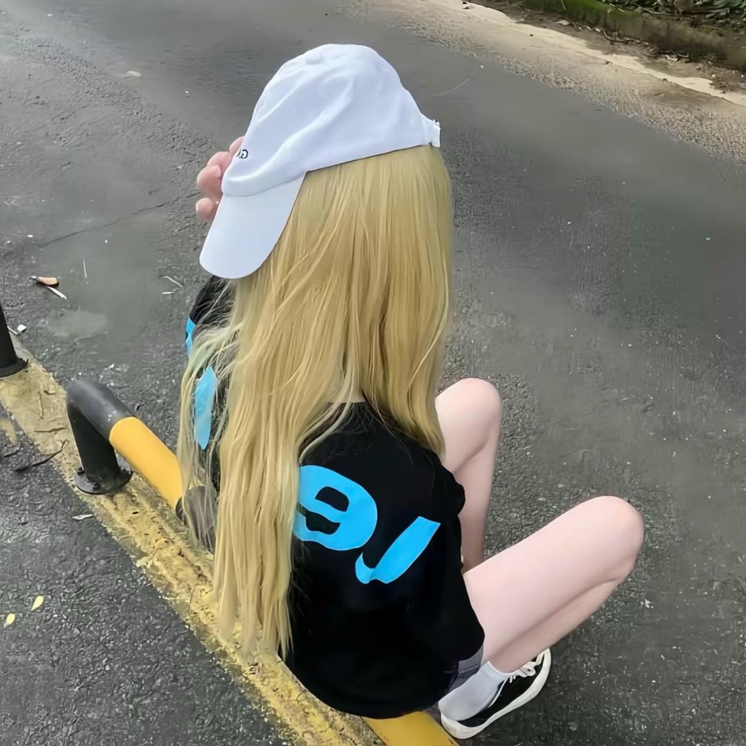 烦恼的小女孩.
