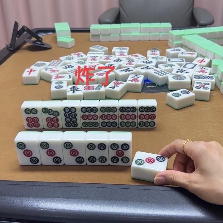 犟姐搂麻将