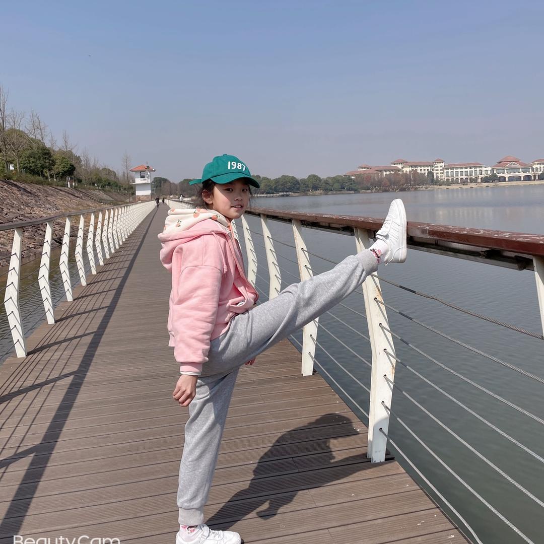 睿智虎童裤工厂店