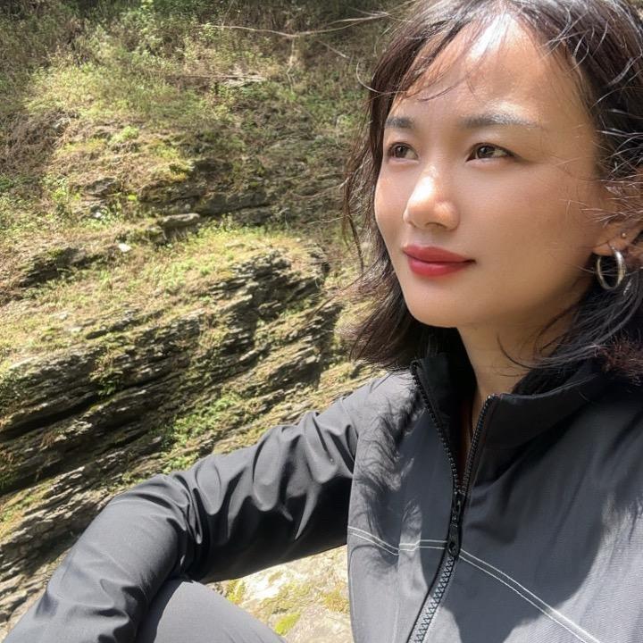 卖特产的无量山村花