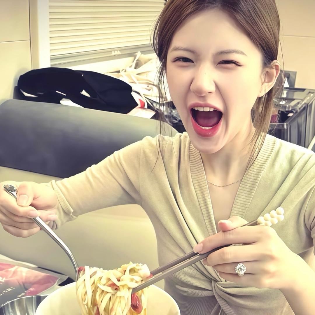 吃烤红薯吃炸鸡吃烧烤