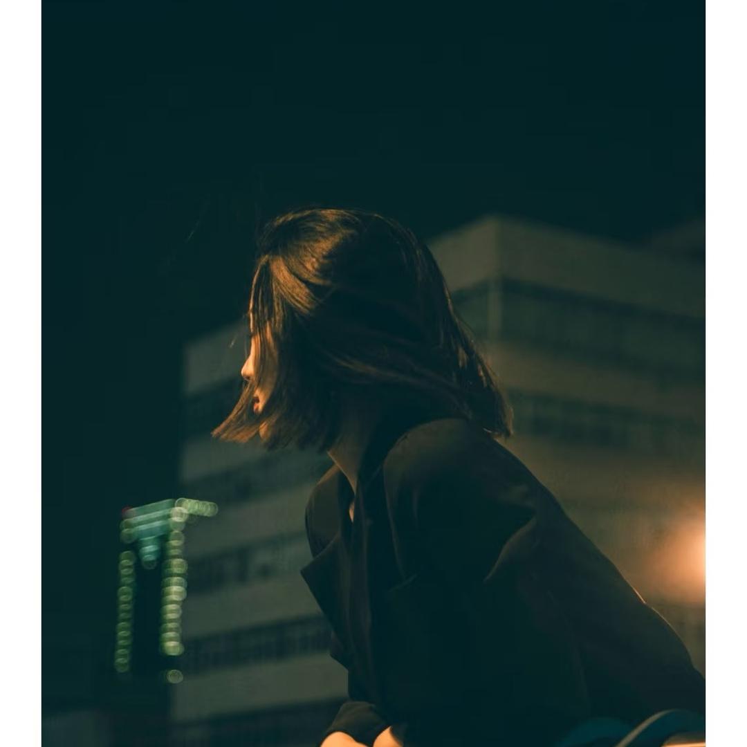 @張