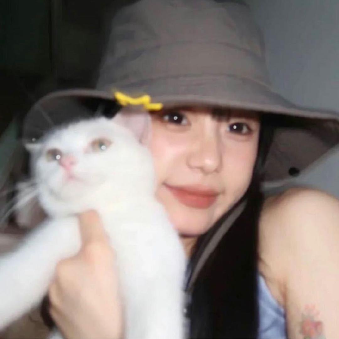 美女脑袋大