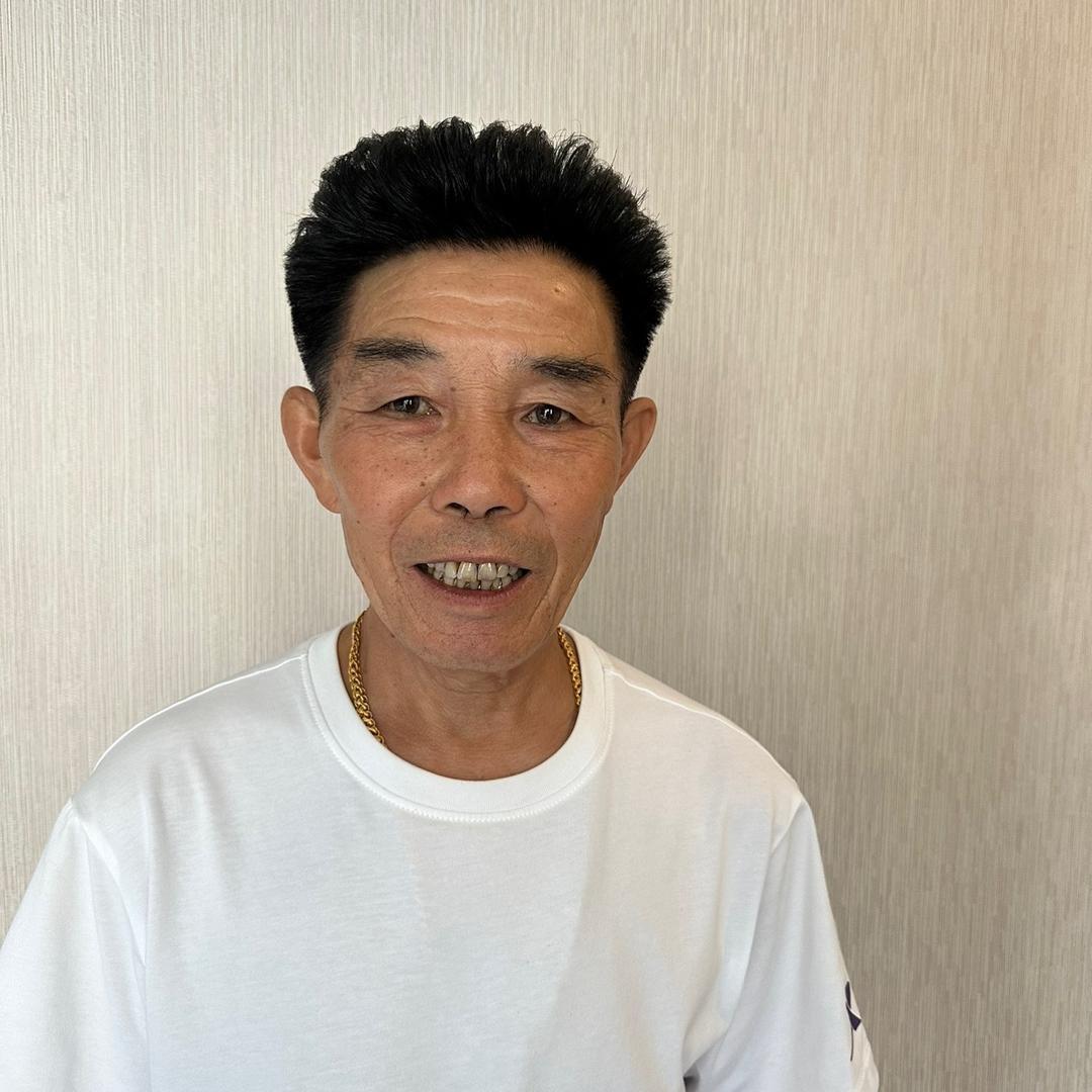 爱笑的帅哥