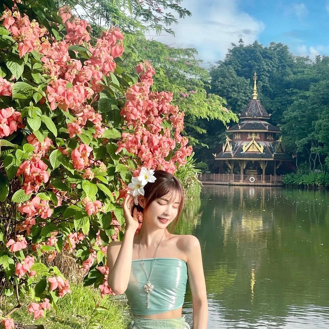 平江县小芹美甲美睫店