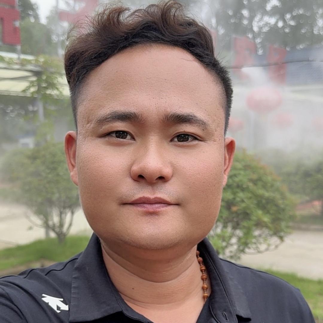 小学院子（柴火土菜，劈柴）