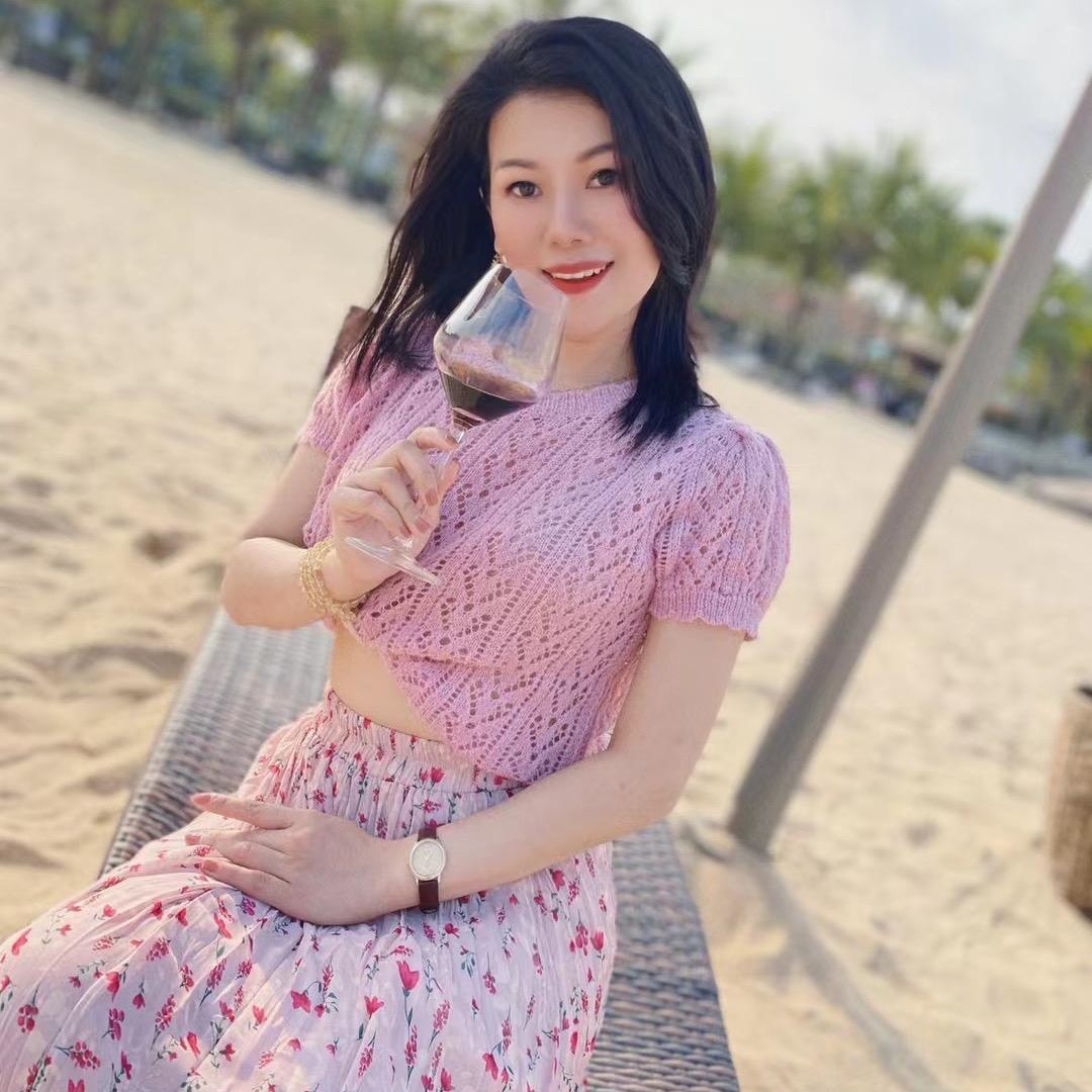 古月福居名酒行胡梓漫