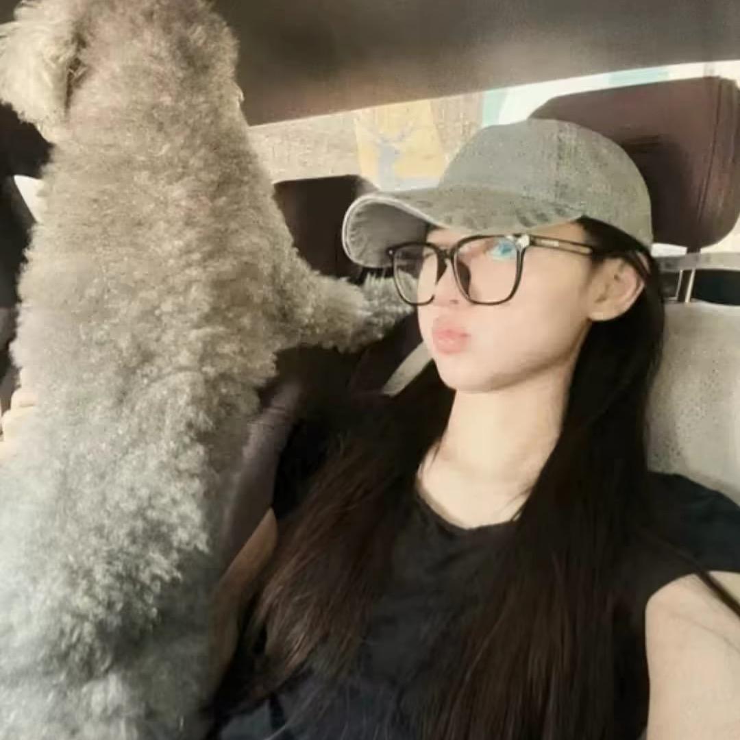 Yi蓉