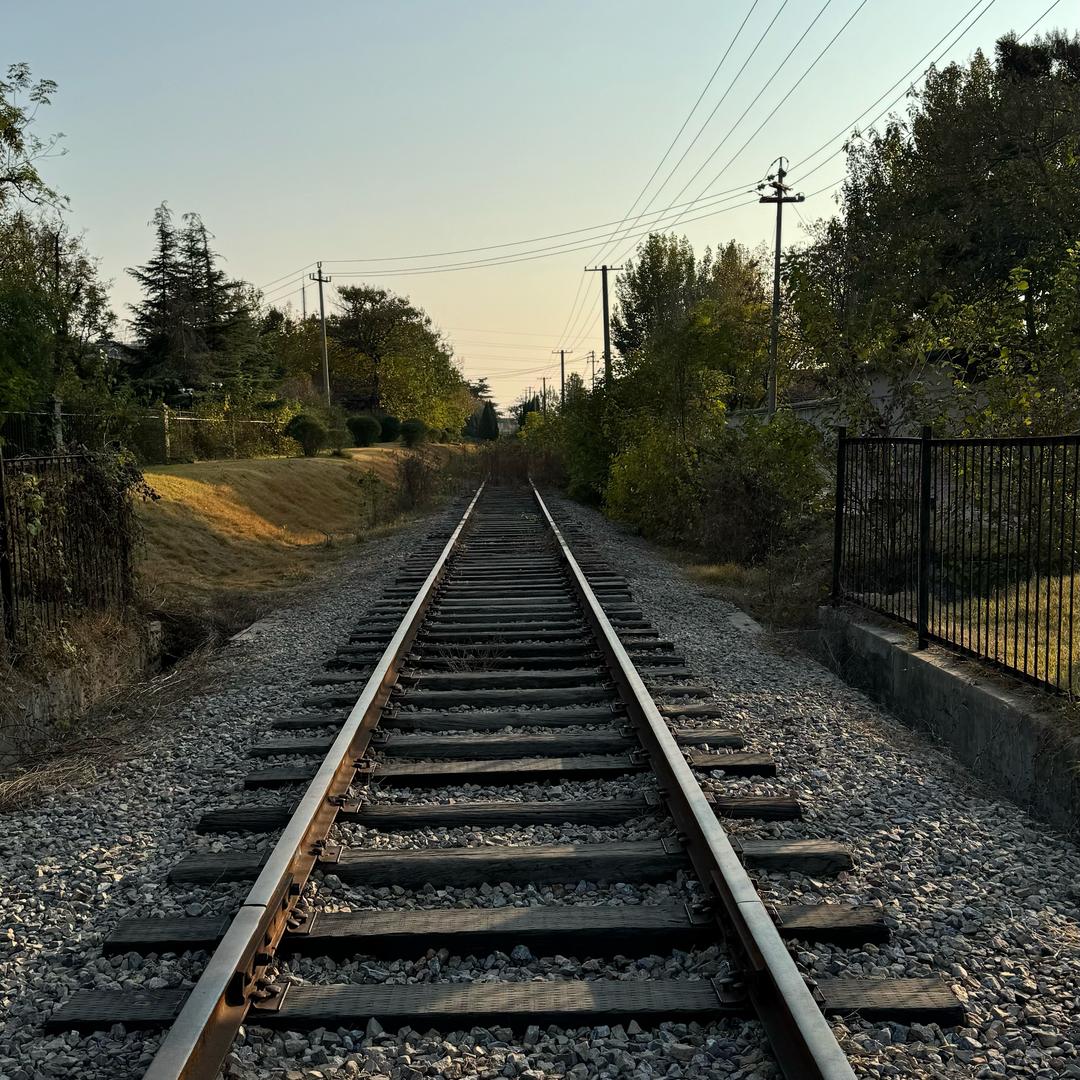 小楼昨夜又东风