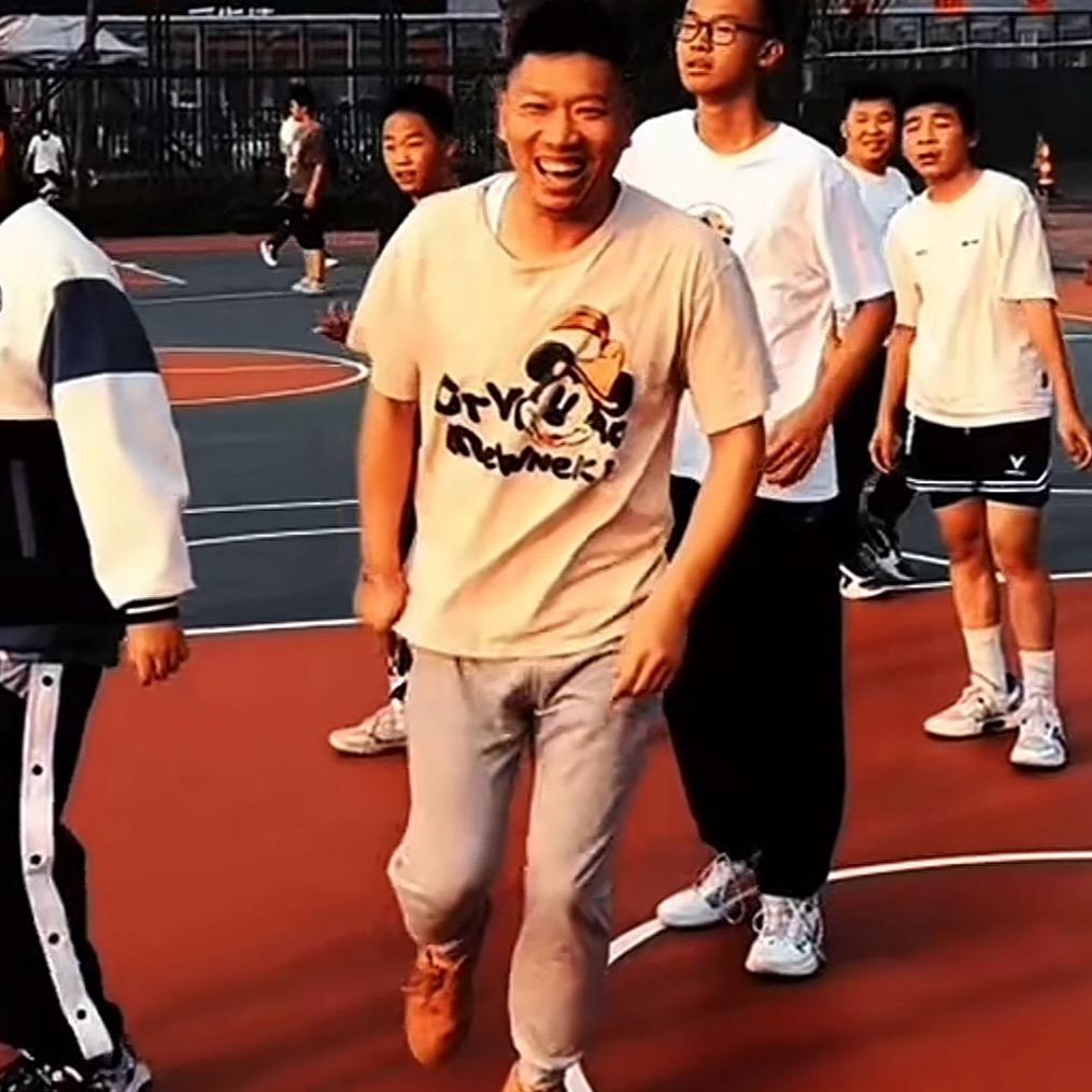 亮哥爱打球
