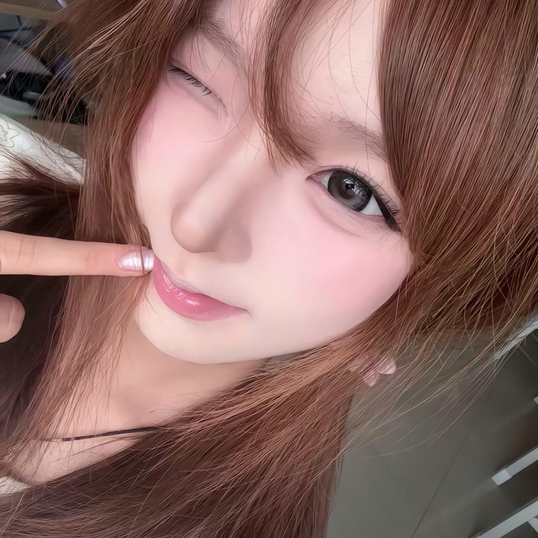 脸颊小酒窝