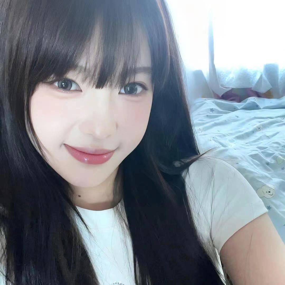 小鱼爱吃生菜！